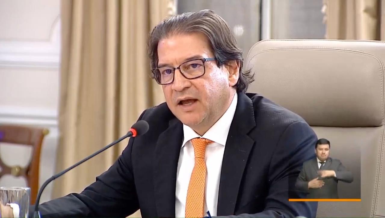 El Ministro de Agricultura y Desarrollo Rural, Rodolfo Zea Navarro, informa de las líneas de atención al ciudadano para las denuncias de especulación y acaparamiento sobre el precio de los alimentos y definió una canasta de alimentos que hacen parte de la canasta familiar.