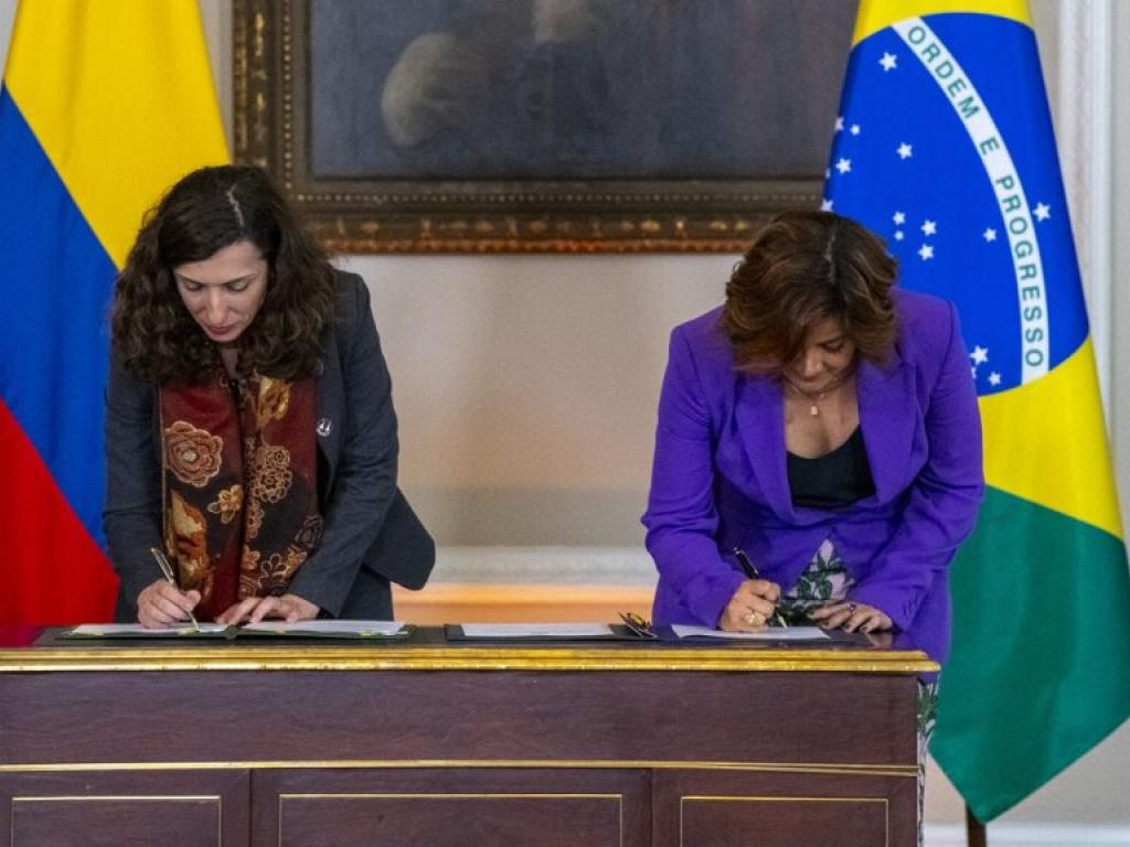 Fernanda Machiavelli, viceministra de desarrollo agrario de Brasil y la Ministra de Agricultura y Desarrollo Rural, Jhenifer Mojica de Colombia