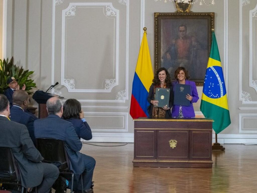 Fernanda Machiavelli, viceministra de desarrollo agrario de Brasil y la Ministra de Agricultura y Desarrollo Rural, Jhenifer Mojica de Colombia