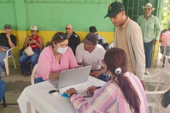 Mujeres campesinas víctimas del conflicto acceden a la tierra en Sucre