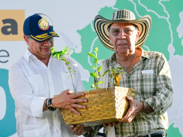 Entrega Yajaira, Presidente de la República
