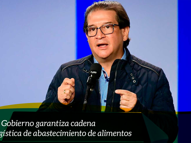 El Ministro de Agricultura, Rodolfo Enrique Zea Navarro, anunciando que El Gobierno Nacional garantiza cadena logística de abastecimiento de alimentos, desde la producción, transporte y distribución para atender la emergencia dada por el Covid-19.