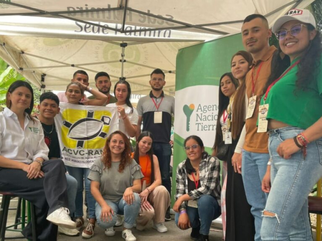 Fotografía de algunos jóvenes en el Primer Encuentro Nacional de Juventudes Rurales, en Palmira.