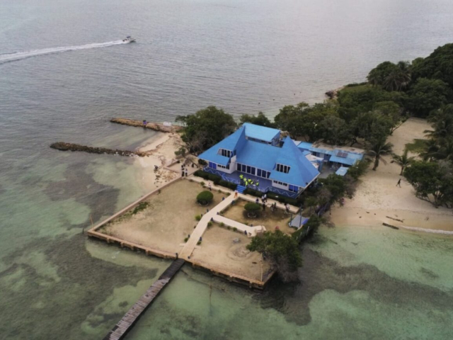 Fotografía aérea de un baldío recuperado en Islas del Rosario.