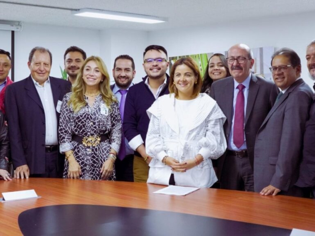 Firma de convenio para acelerar reforma.