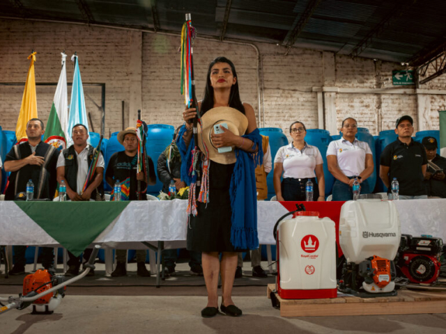 Sesión de entrega a las comunidades indígenas en el Huila.