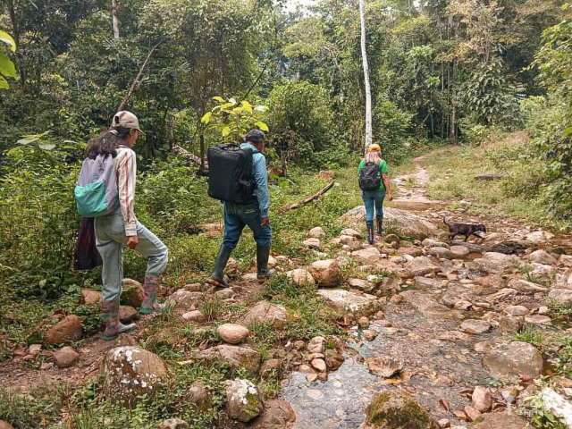 funcionarios-ant-estudiando-tierras-para-adjudicar