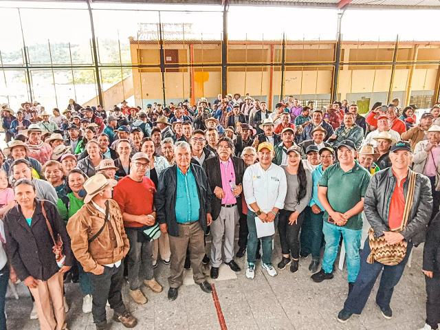 grupo-de-campesinos-de-boyaca-reunidos