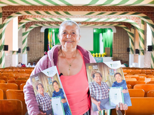 Seis cuerdas para contar una historia de tierra, vida y paz en el campo del Tolima