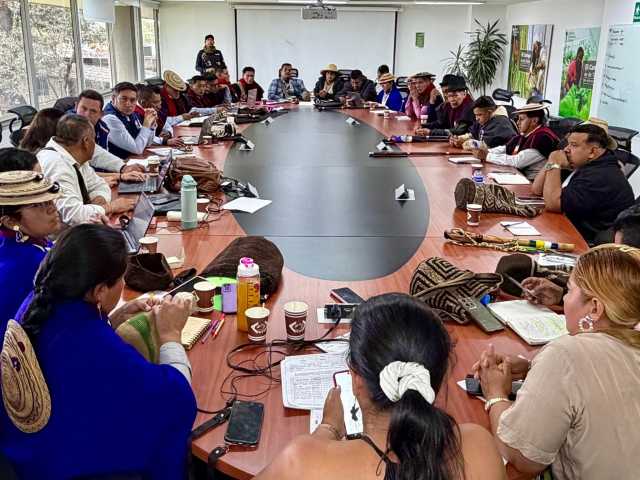 Foto de reunión mesa de dialogo