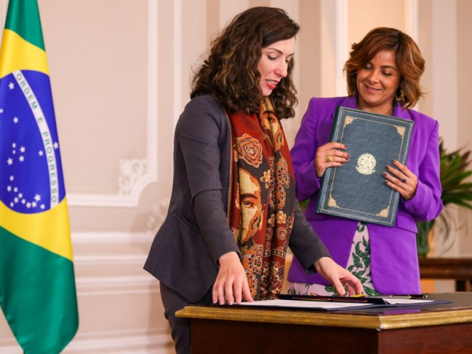 Fernanda Machiavelli, viceministra de desarrollo agrario de Brasil y  la Ministra de Agricultura y Desarrollo Rural, Jhenifer Mojica de Colombia