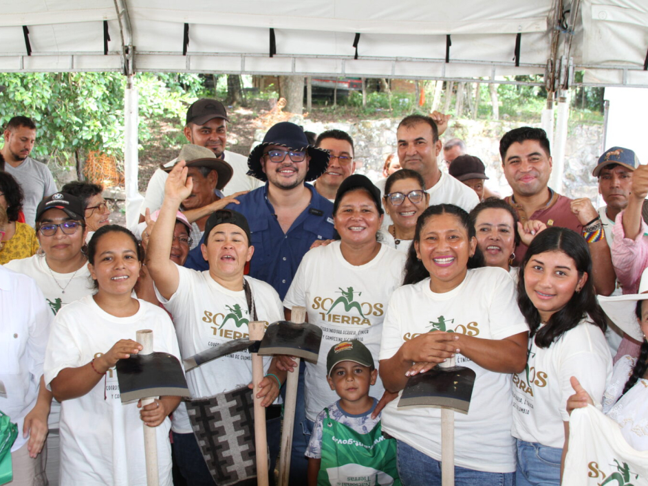 Entrega de tierras Caparrapi