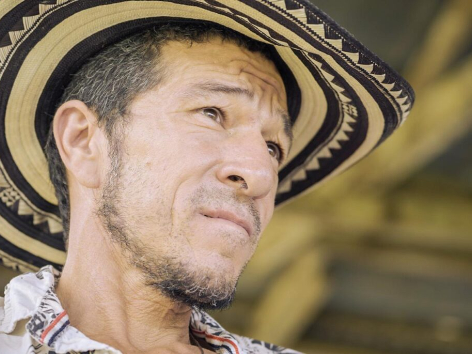 FOTO ENTREGA TÍTULOS EL ARO-ITUANGO-ANT JUNIO 2024