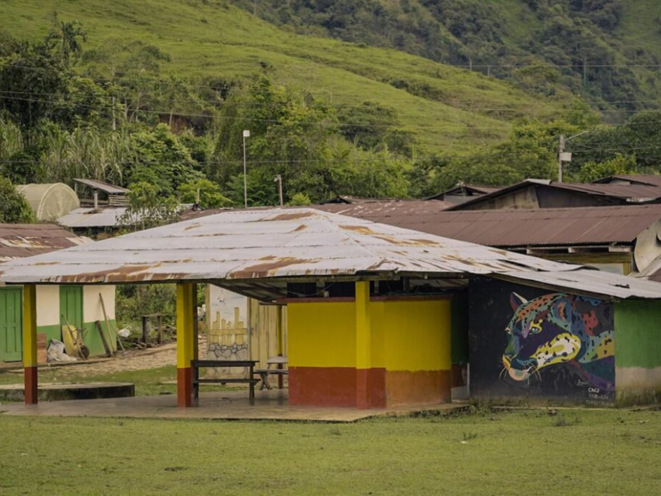 FOTO ENTREGA TÍTULOS EL ARO-ITUANGO-ANT JUNIO 2024