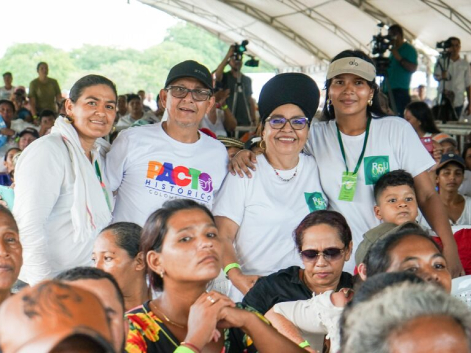 Entrega tierras pueblo nuevo Córdoba