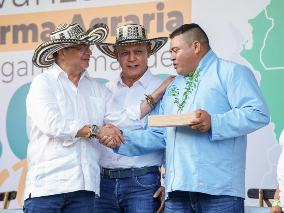Entrega tierras pueblo nuevo Córdoba