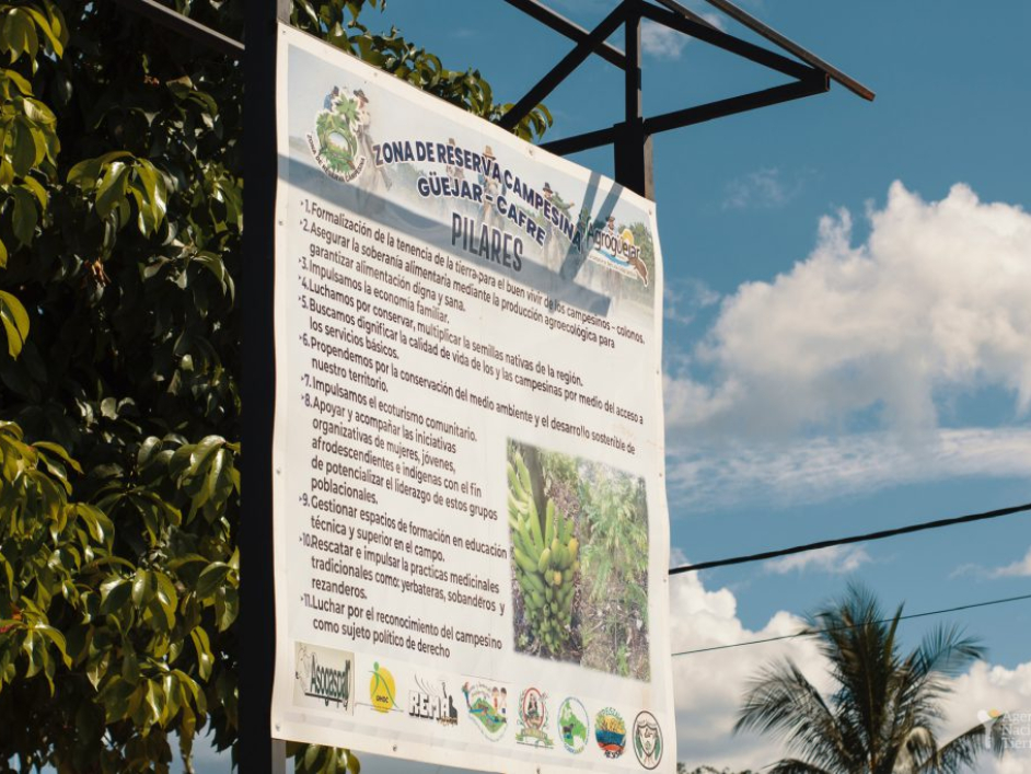 Pendón con la información de la Zona de Reserva Campesina Güejar-Cafre