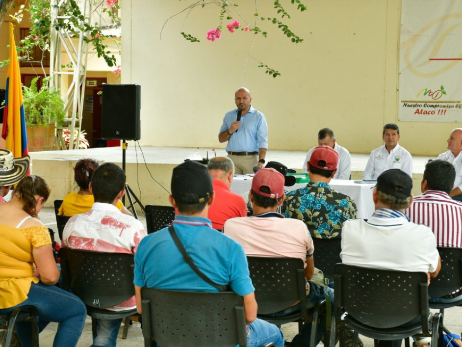 Algunos de los asistentes a la sesión de entrega de títulos.