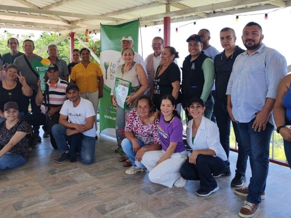 Beneficiados con los predios recuperados.