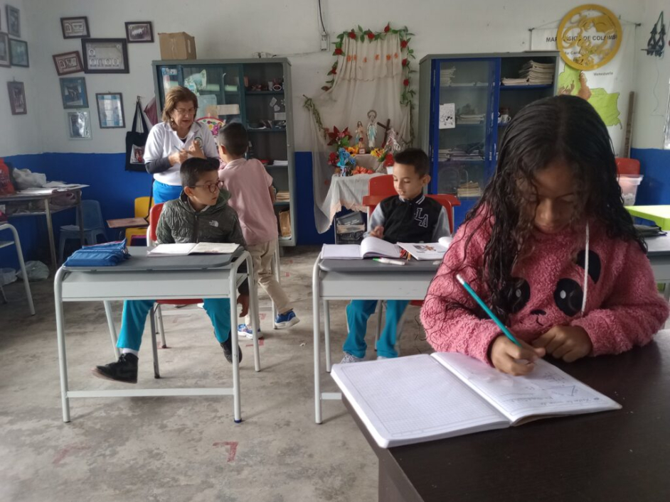 Niños en el colegio.