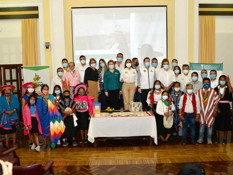 Funcionarios de la ANT junto a comunidades de bucaramanga