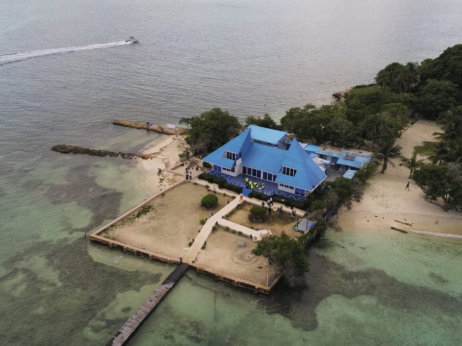 Fotografía aérea de un baldío recuperado en Islas del Rosario.