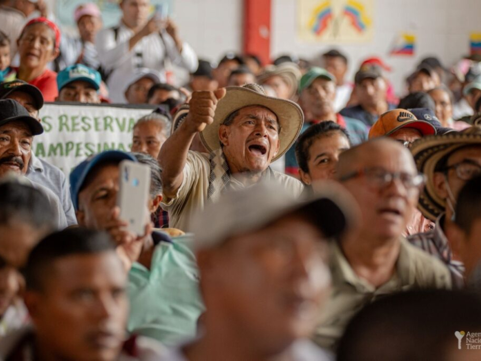 Lideres campesinos en acto publico de zona de reserva campesina del alto sinu