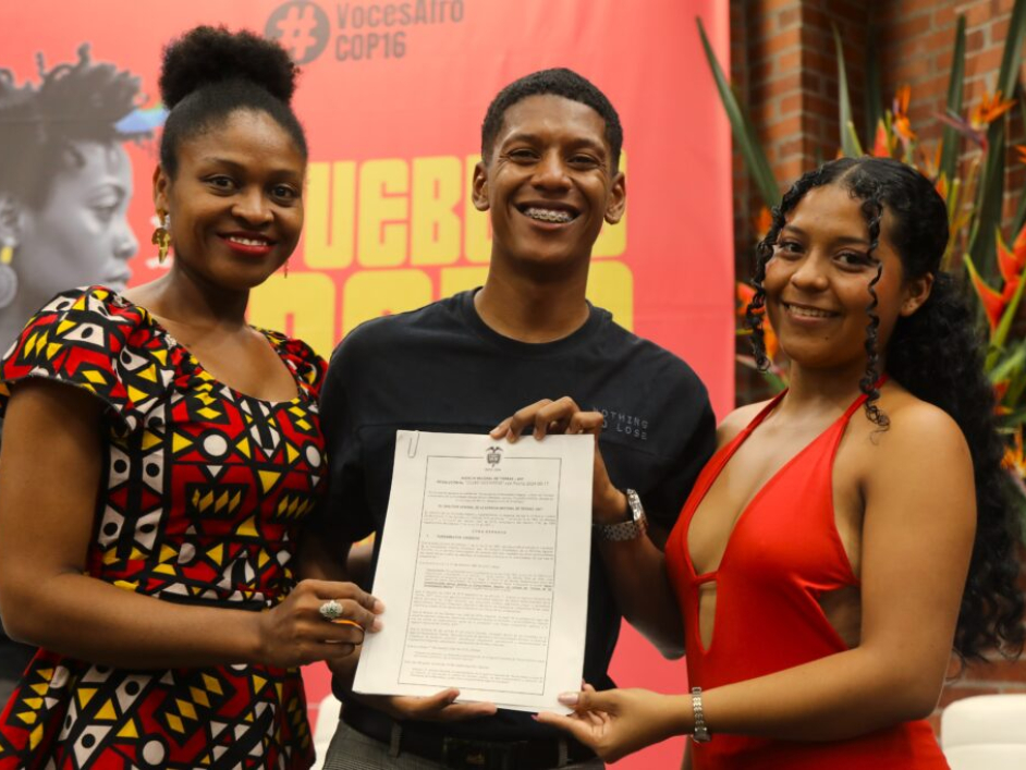 Entrega títulos comunidades negras