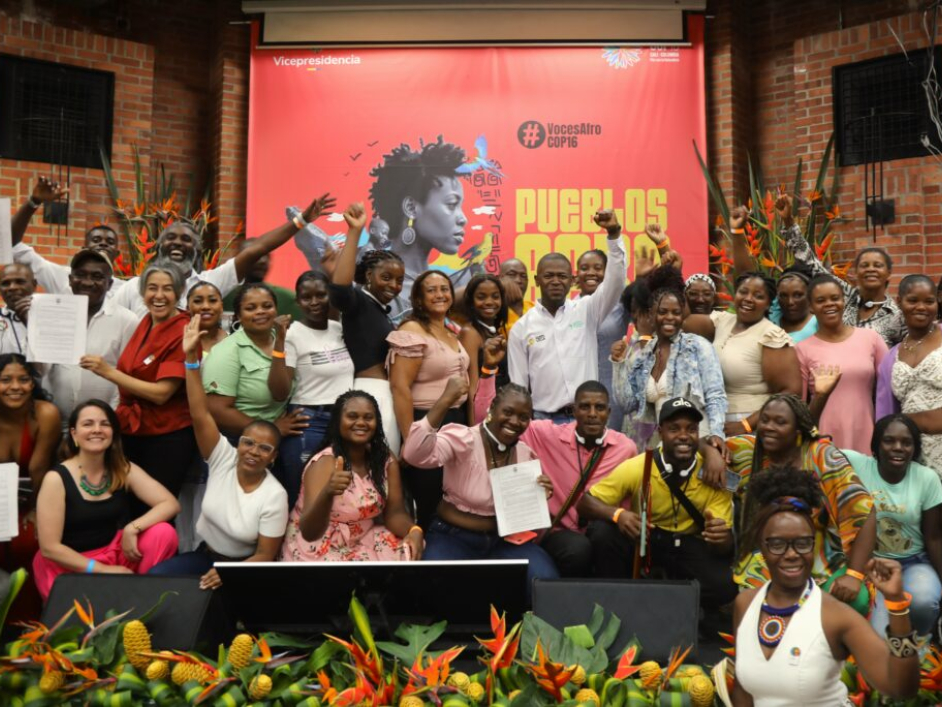 Entrega títulos comunidades negras