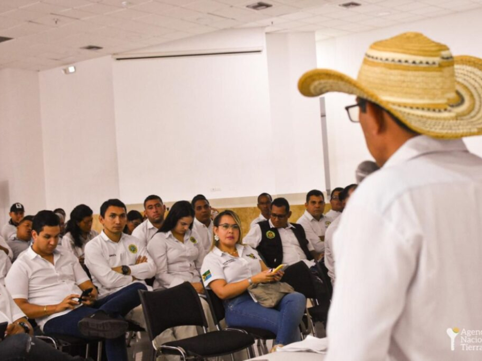 Mesa territorial para el impulso de la reforma agraria entre alcaldes de Bolívar y funcionarios de ANT