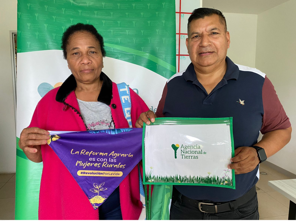 campesinos-del-campesinos-felices-reciben-tierras-formalizadas