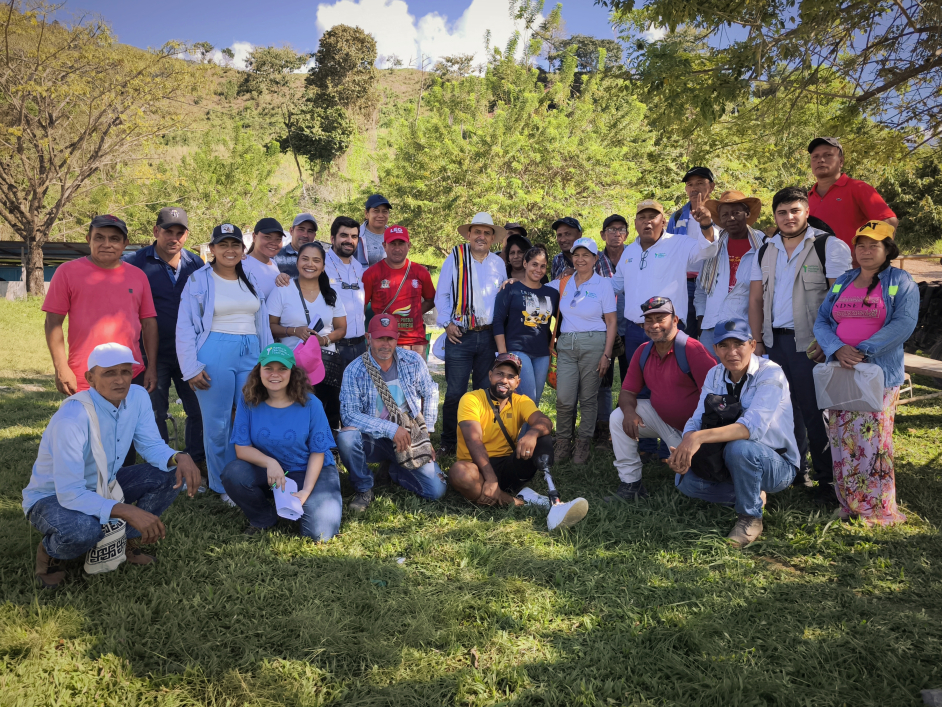 Reunión con campesinos en la jagua 2