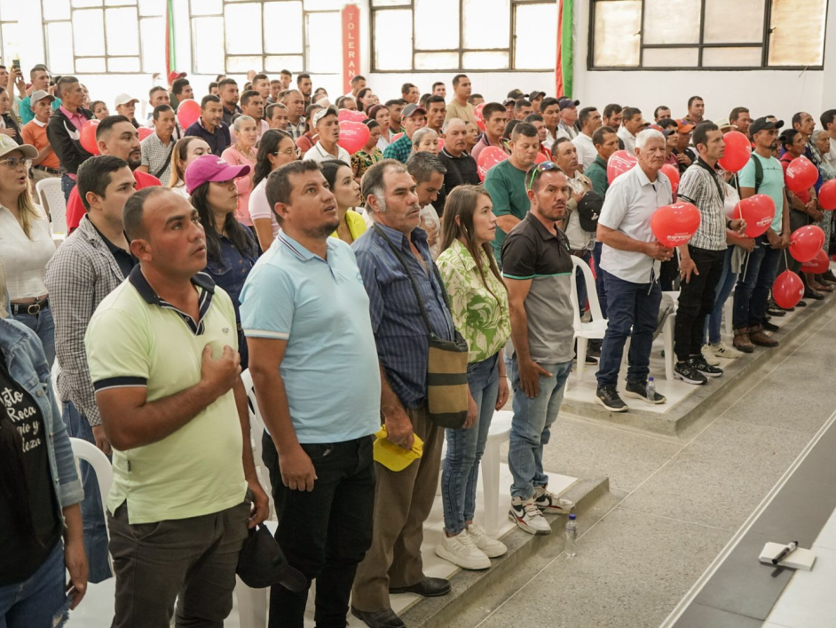 abrego-escenario-primera-entrega-masiva-titulos-agencia-ant