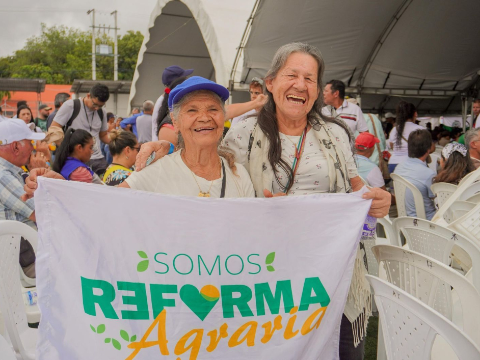 firma-del-pacto-por-la-tierra-y-la-vida-afianza