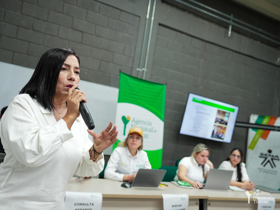 funcionarios-ant-en-rueda-de-negocios-impulsada