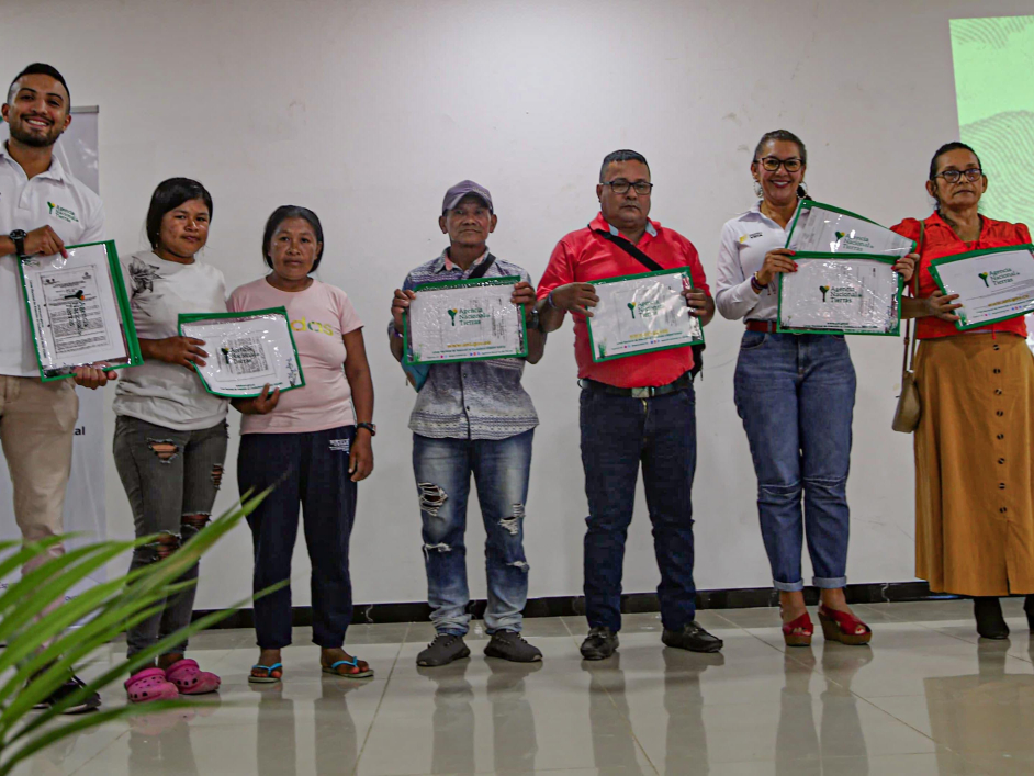 funcionarios-ant-junto-a-comunidad-indigena-de-guania-3