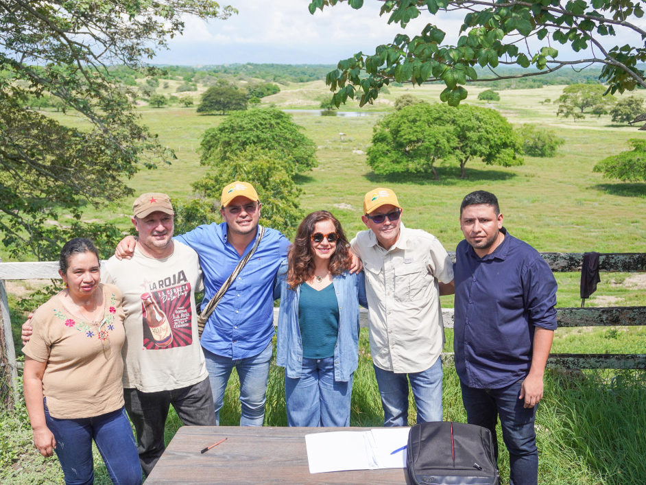 firmantes-de-paz-en-entrega-de-tierras-en-tolima