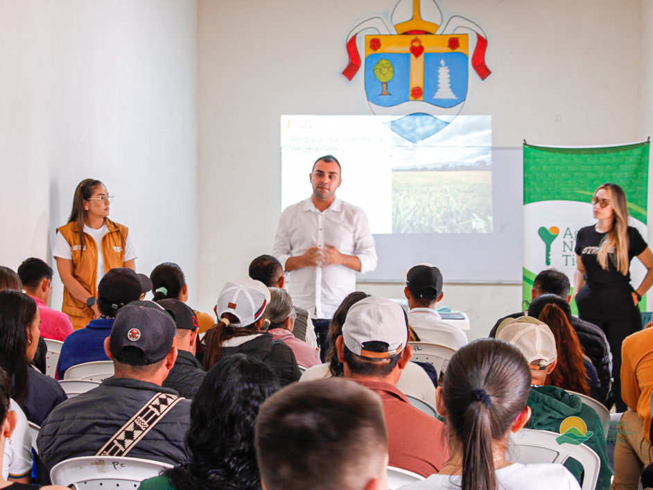 funcionarios-ant-socializando-plan-cattumbo