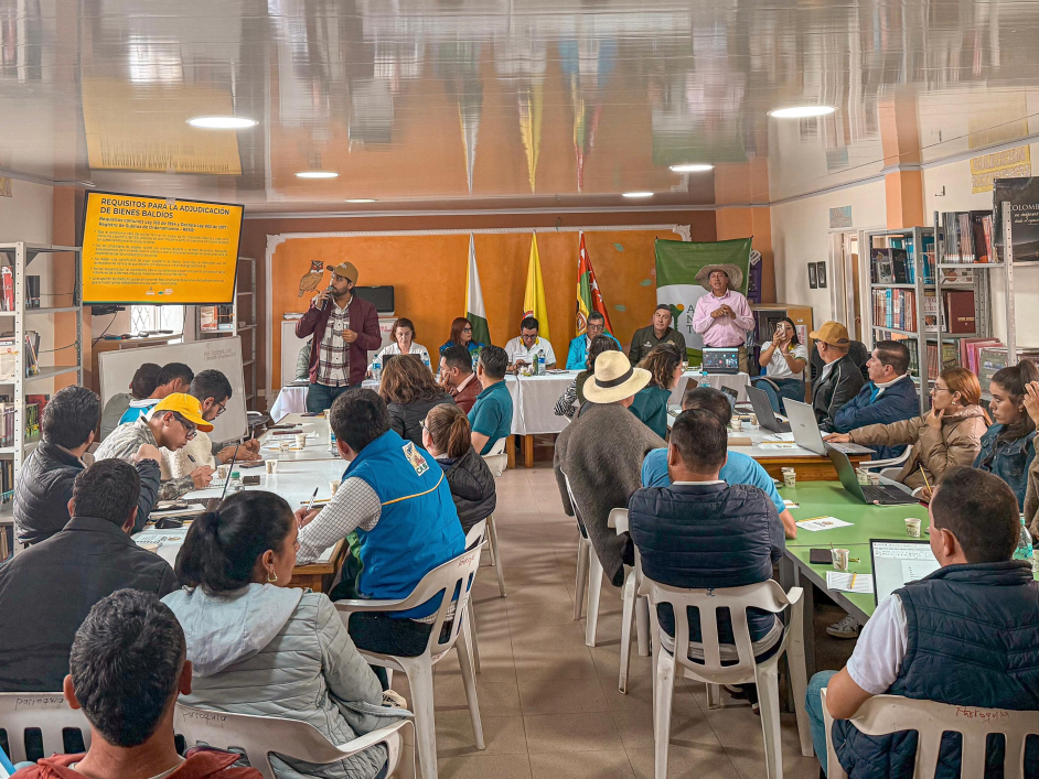 campesinos-en-mesas-de-dialogo-saneamiento-de-predios-santander