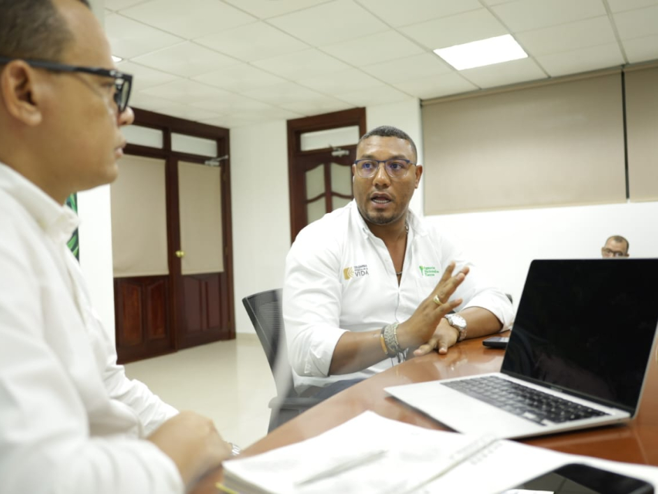 funcionarios-ant-y-corpoguajira-reunidos