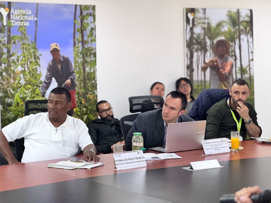 miembros-consejo-directivo-ant-reunidos