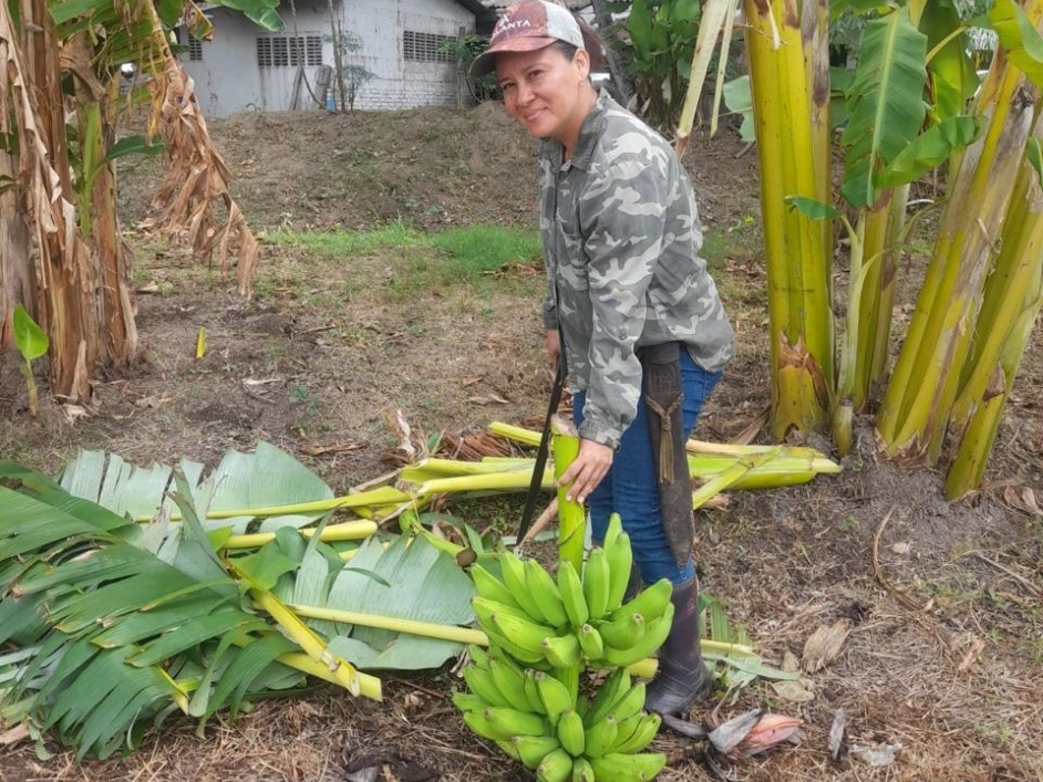 En Puerto Salgar, la tierra transformó la vida de una mujer que hoy siembra futuro para su familia y su comunidad