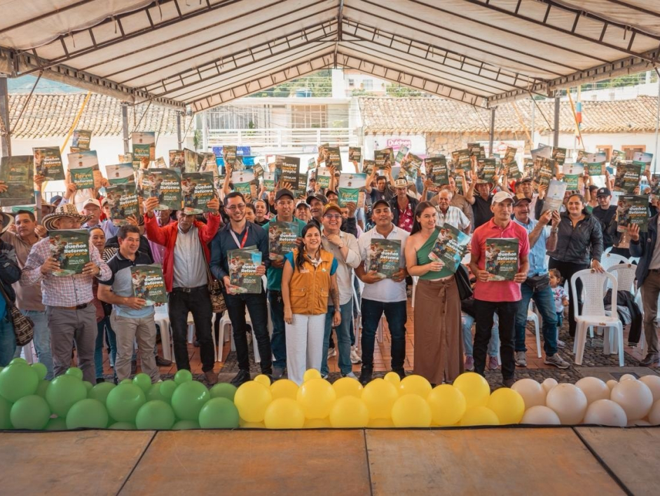 Titulatón Catatumbo: 329 familias de Norte  de Santander se convierten en propietarias legítimas  de 3.843 hectáreas de tierra