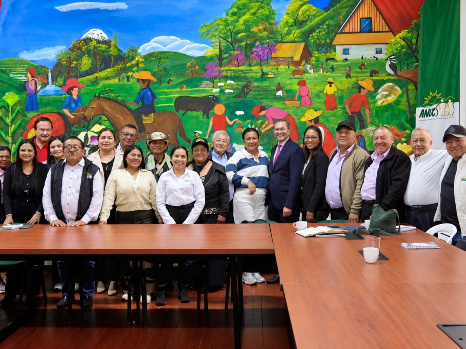 Agencia Nacional de Tierras traza ruta para titular predios  a la Anuc Nacional 